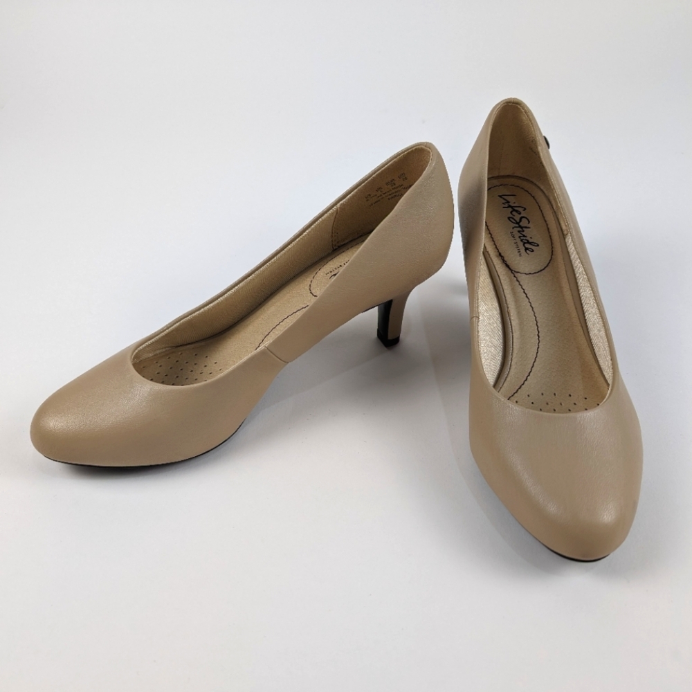 Life Stride Nude Matte Heels Women's 8.5 Wide Comfortable slip on Pump